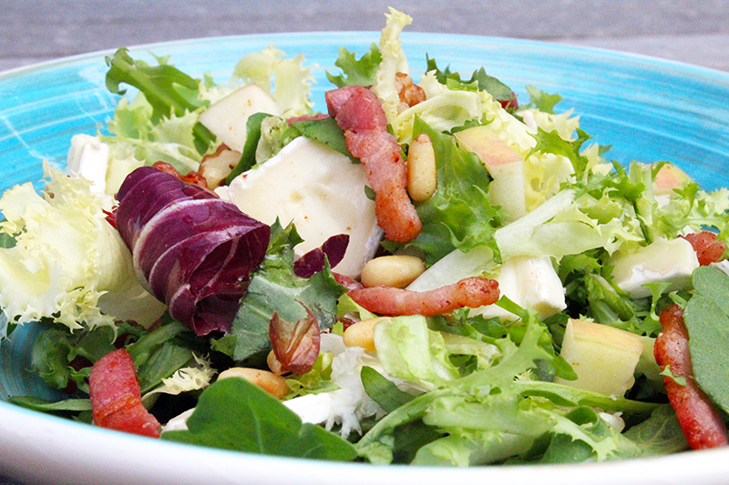 Salade met brie en spek