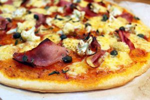pizza met rauwe ham en bloemkool recept